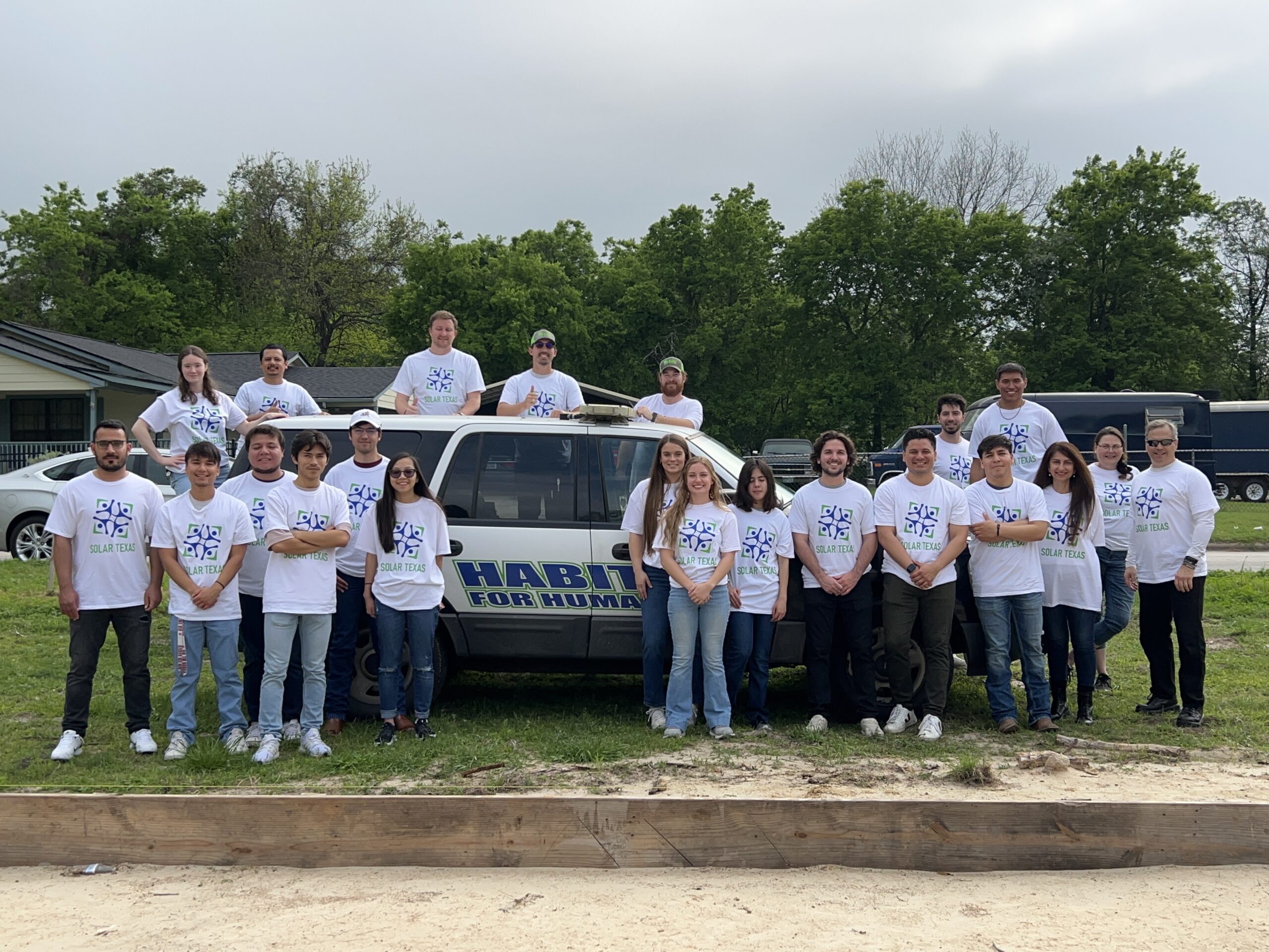 TAMU 23BC SolarTexas TeamPhoto 018 (1)