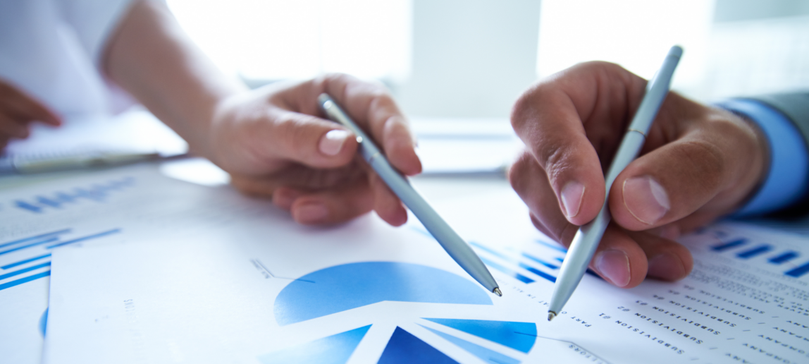 Two people working on a document. Photo by: canva.com.